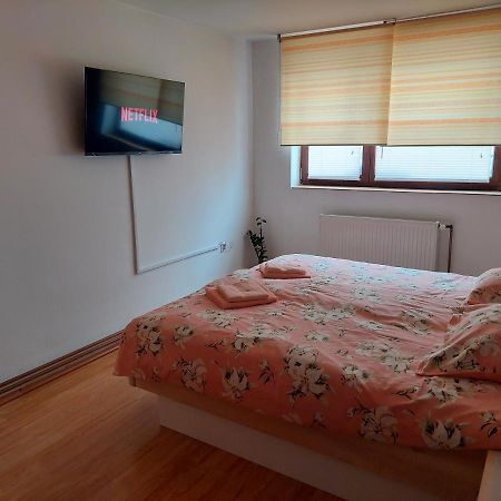 Suite Elena Nedelisce Bagian luar foto