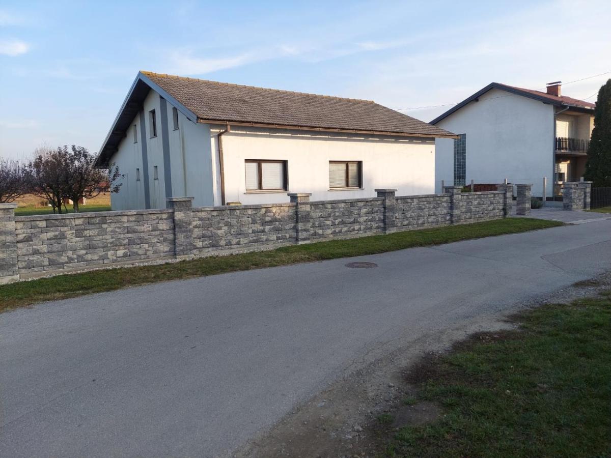 Suite Elena Nedelisce Bagian luar foto