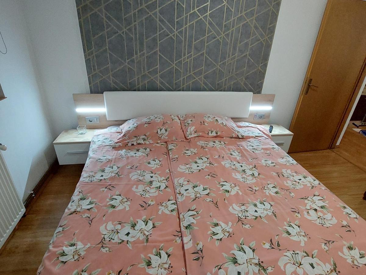 Suite Elena Nedelisce Bagian luar foto