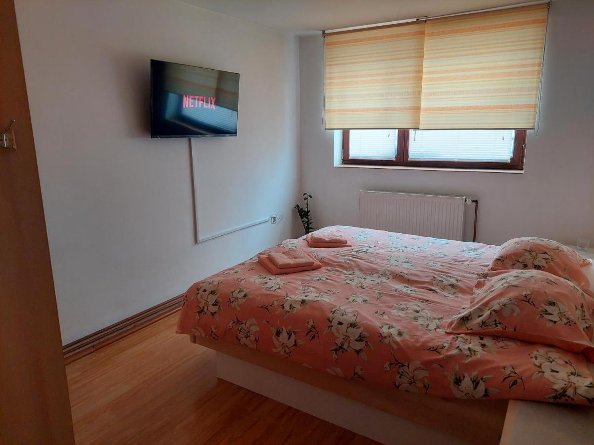 Suite Elena Nedelisce Bagian luar foto